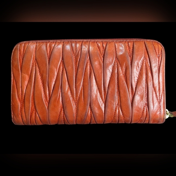 Miu Miu Red Zipparound Leather Wallet - Picture 2 of 5